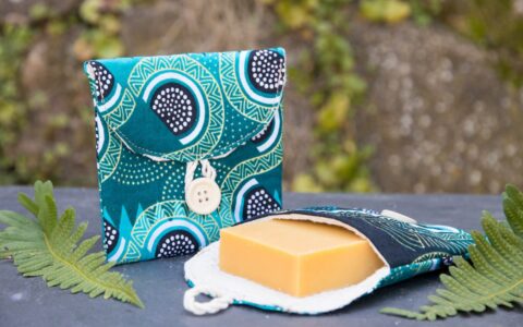 Pochette à savon en coton wax, coloris vert canard